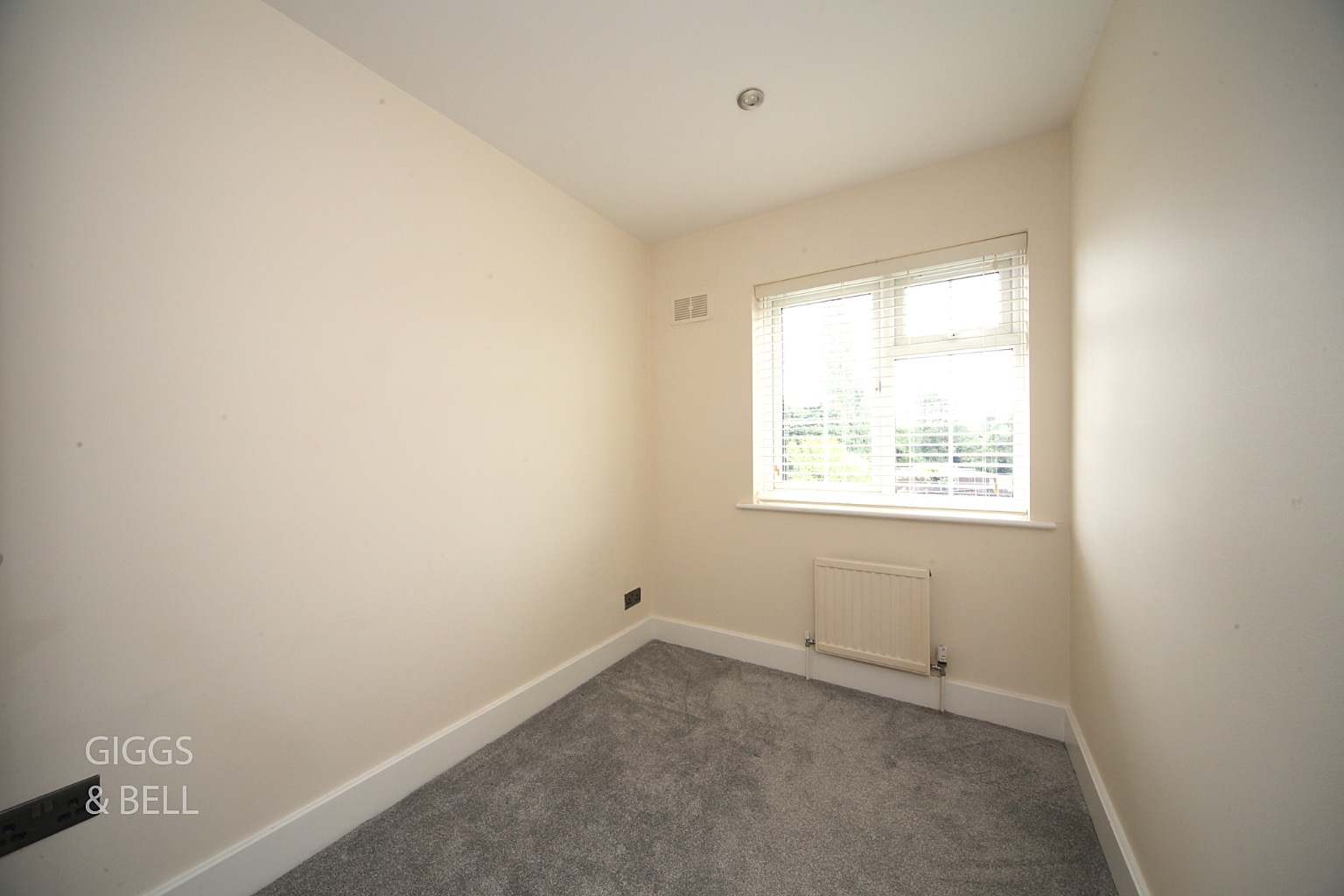 3 bed semi-detached house for sale in Laxton Close, Luton 19