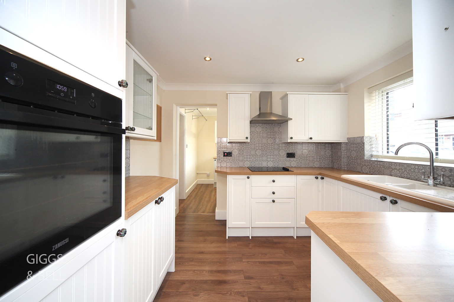 3 bed semi-detached house for sale in Laxton Close, Luton 3