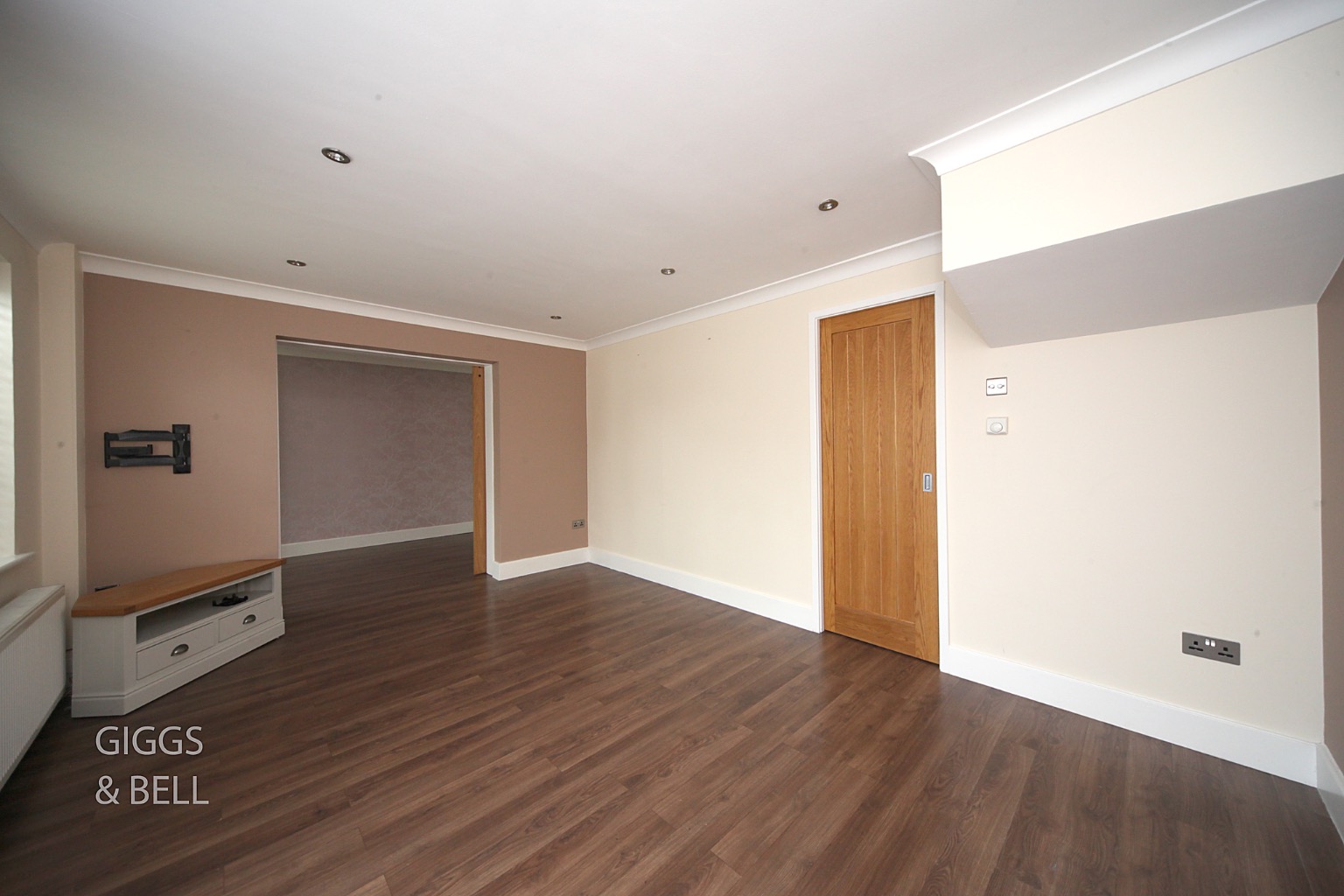 3 bed semi-detached house for sale in Laxton Close, Luton  - Property Image 9