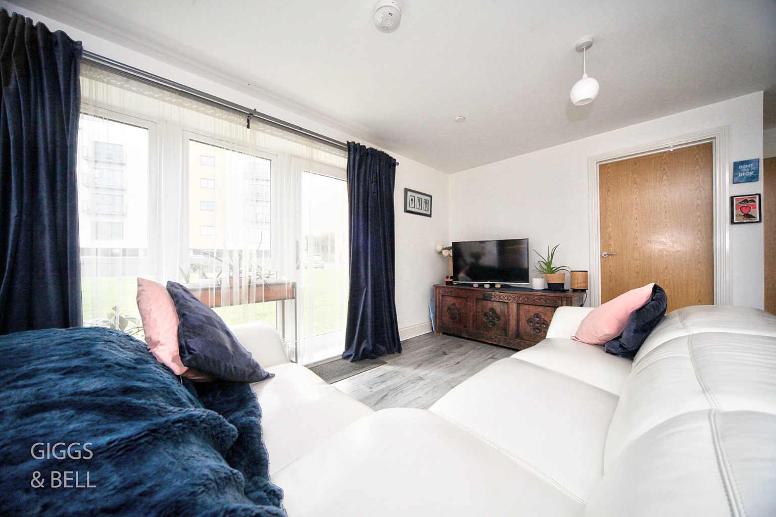 2 bed flat for sale in Cypress Road, Luton 2