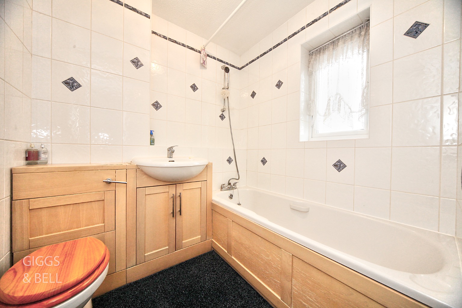 3 bed link detached house for sale in Redmire Close, Luton 10