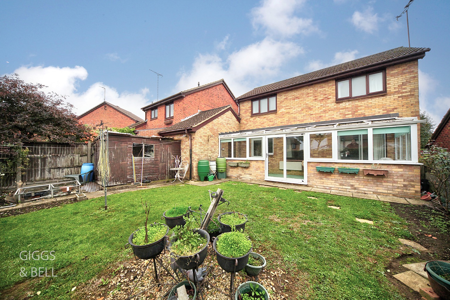 3 bed link detached house for sale in Redmire Close, Luton 17