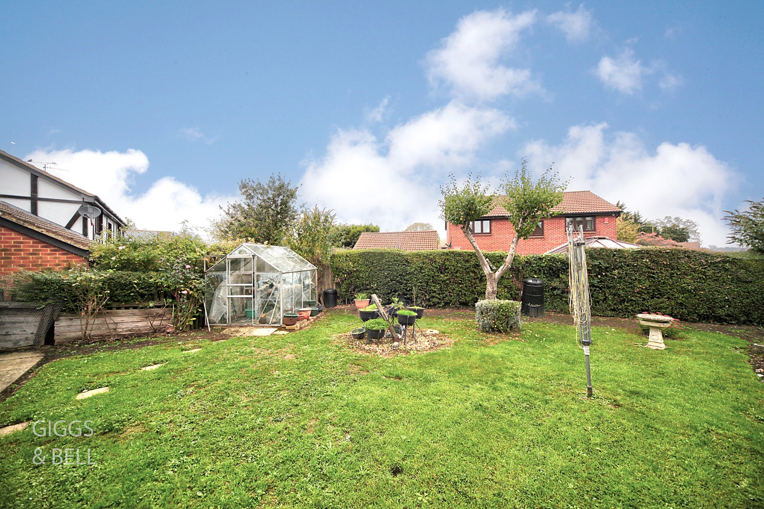 3 bed link detached house for sale in Redmire Close, Luton 18