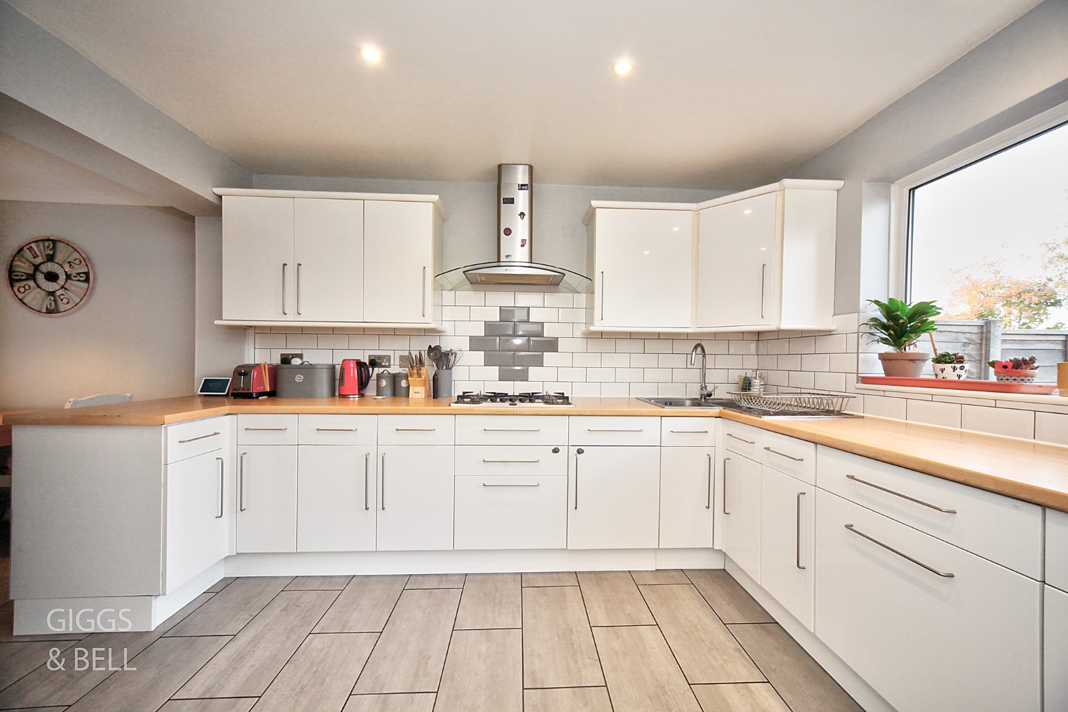 3 bed semi-detached house for sale in Redwood Drive, Luton 4