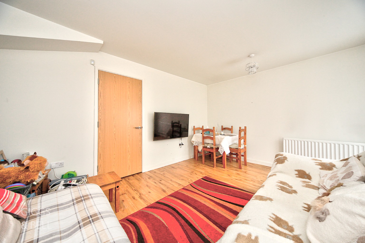 2 bed terraced house for sale in Falks Hill, Luton  - Property Image 4