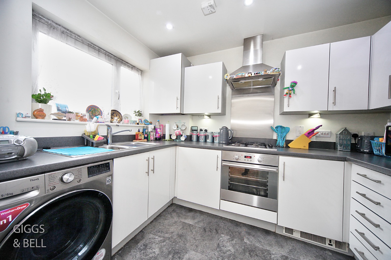 2 bed terraced house for sale in Falks Hill, Luton 6