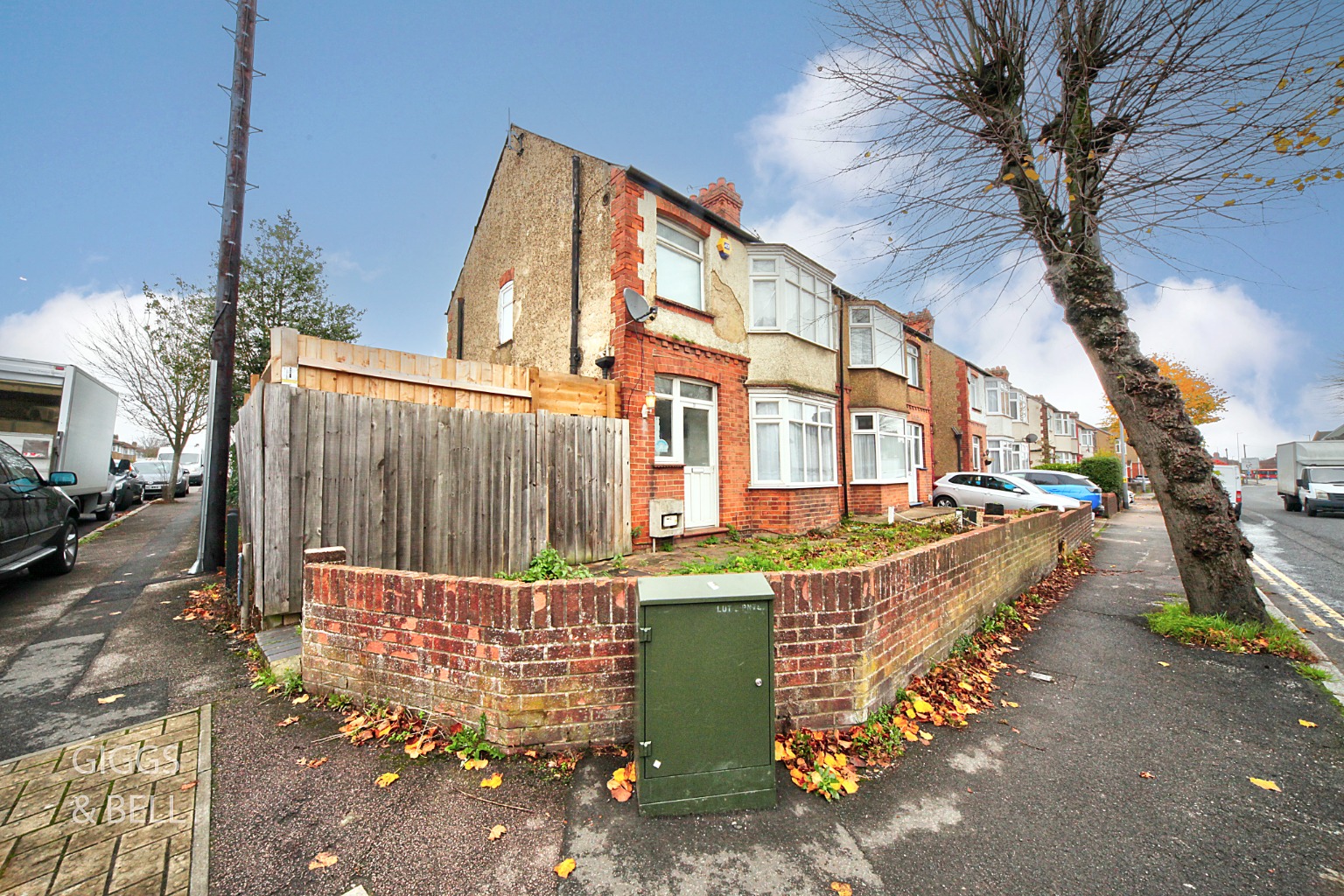 3 bed semi-detached house for sale in Stockingstone Road, Luton  - Property Image 1