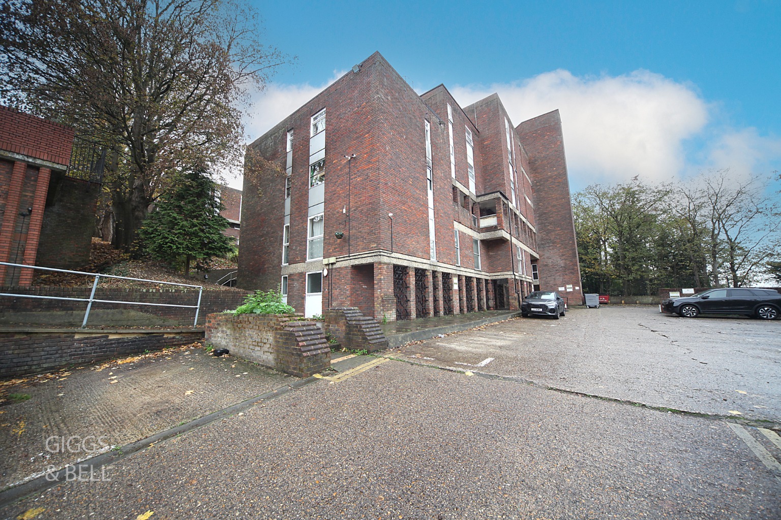 2 bed flat for sale in Downs Road, Luton  - Property Image 1