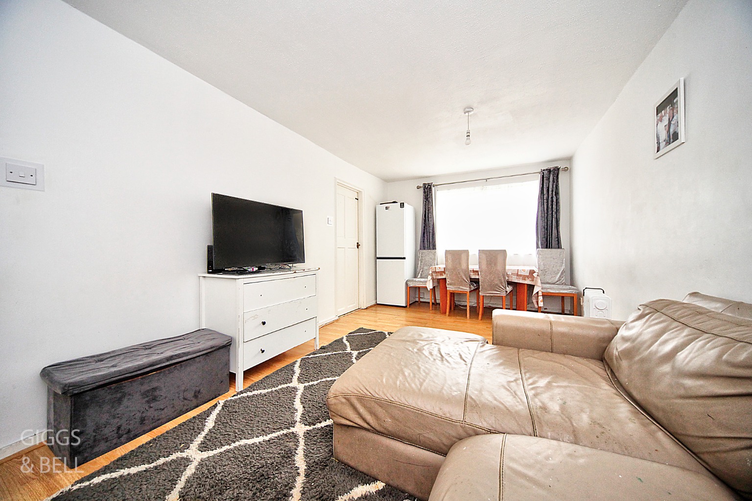 2 bed flat for sale in Downs Road, Luton  - Property Image 3