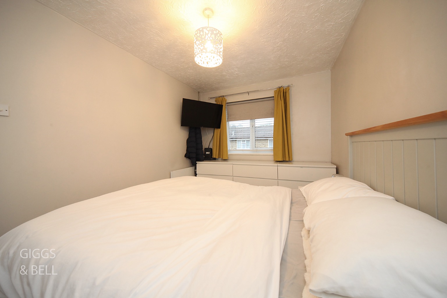 3 bed end of terrace house for sale in Pytchley Close, Luton 10