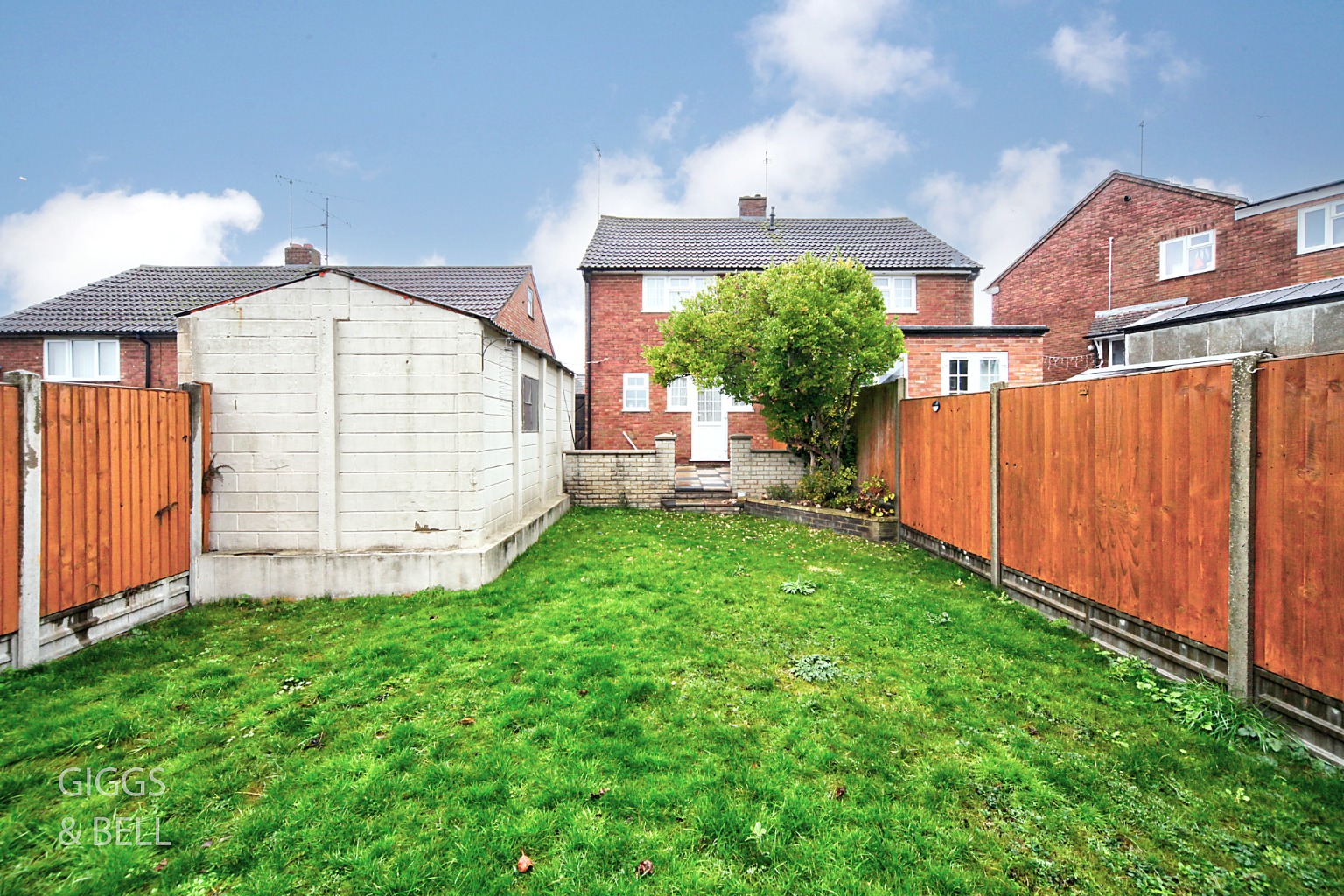 2 bed semi-detached house for sale in Redwood Drive, Luton  - Property Image 12