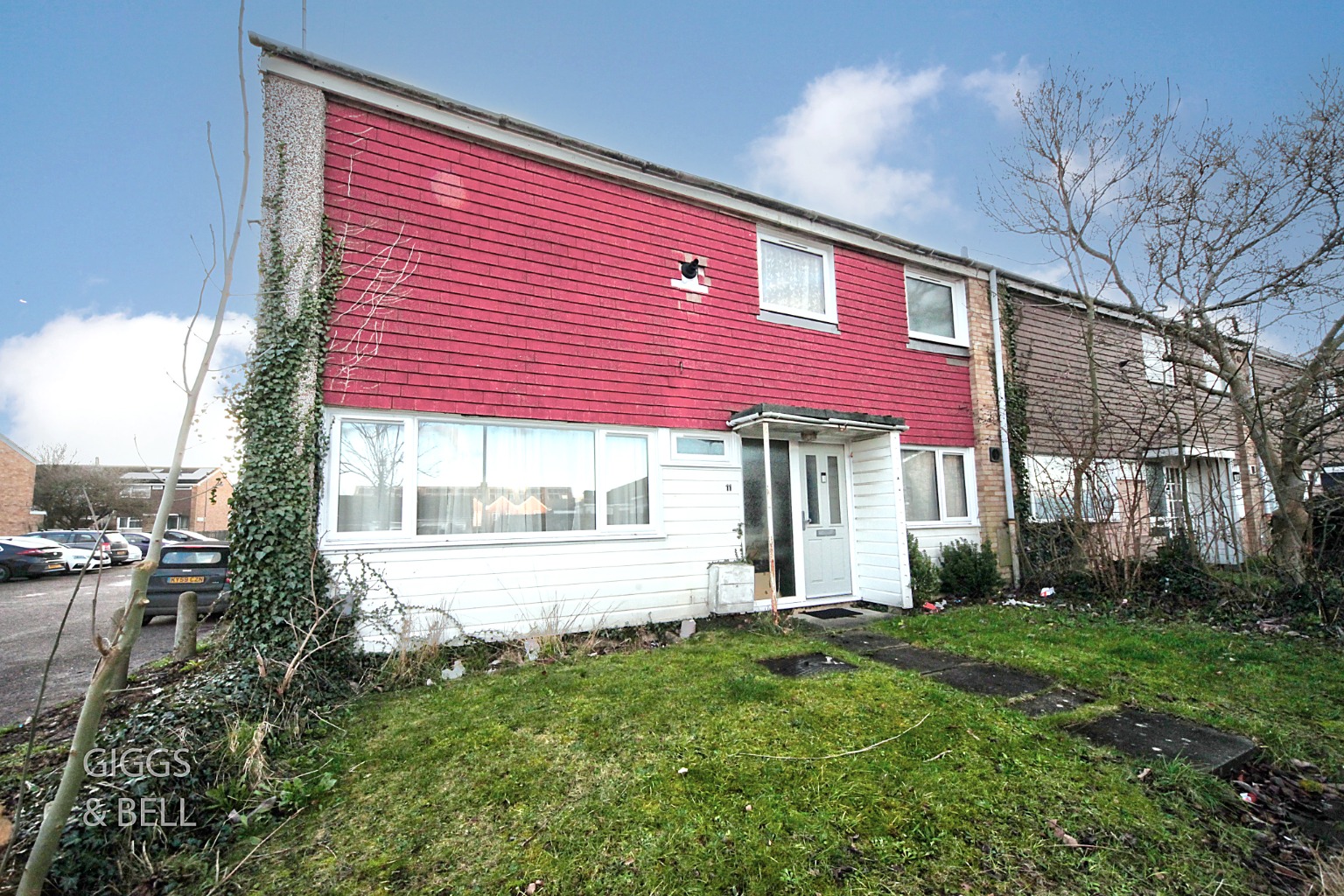 3 bed end of terrace house for sale in Thrales Close, Luton  - Property Image 1