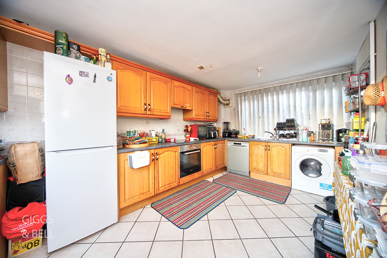 3 bed end of terrace house for sale in Thrales Close, Luton  - Property Image 5