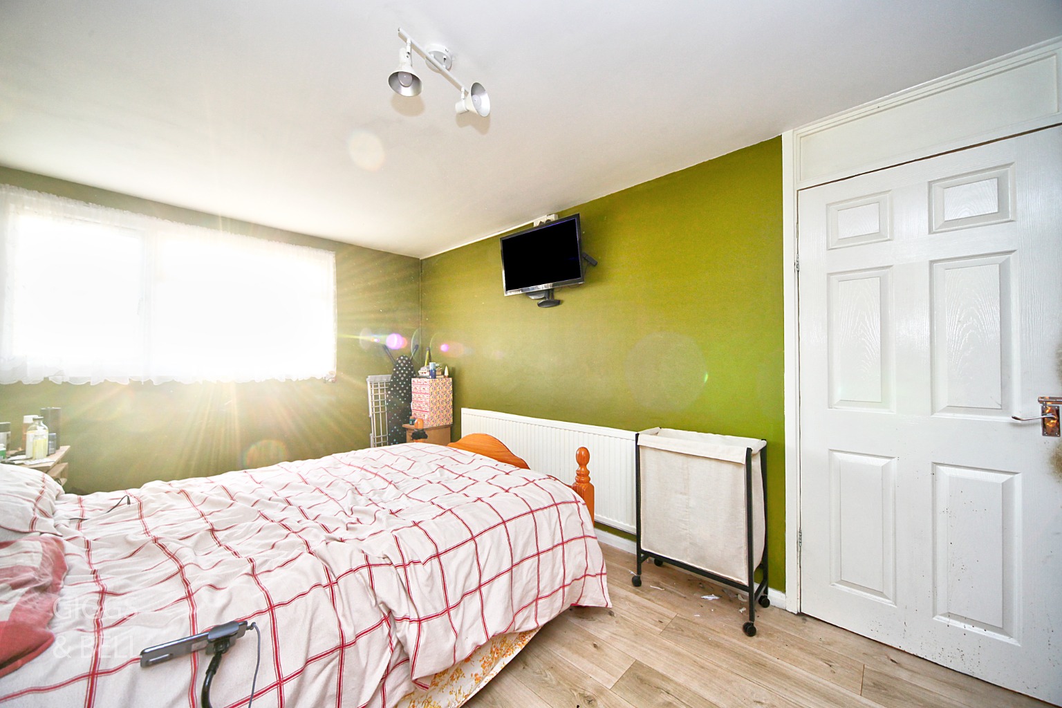 3 bed end of terrace house for sale in Thrales Close, Luton 7