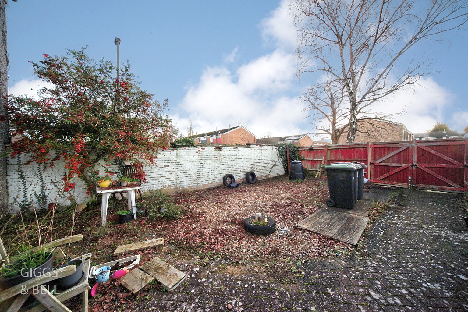 3 bed end of terrace house for sale in Thrales Close, Luton 15