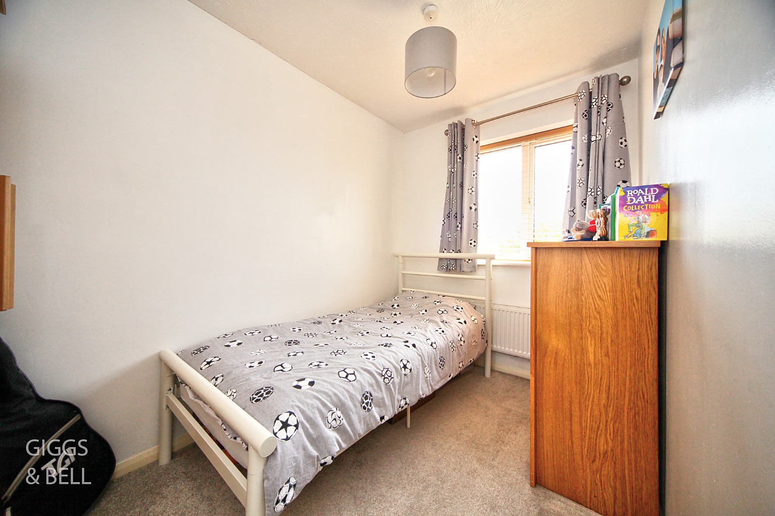 3 bed end of terrace house for sale in Lambourn Drive, Luton  - Property Image 13