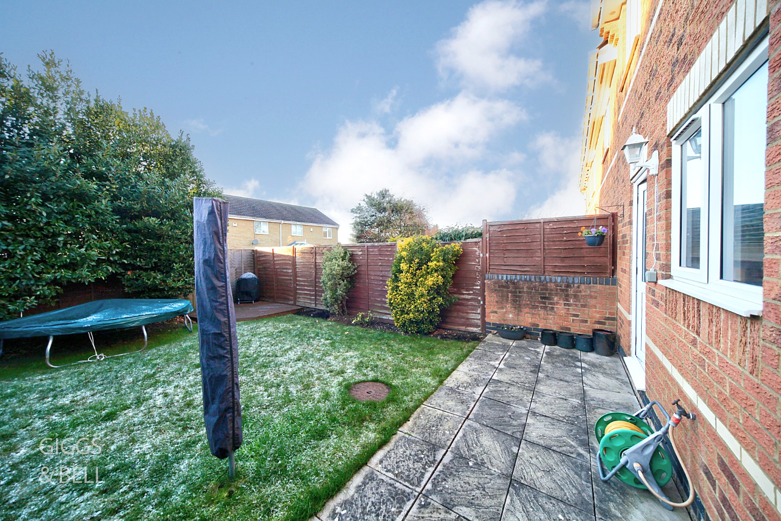 3 bed end of terrace house for sale in Lambourn Drive, Luton 13