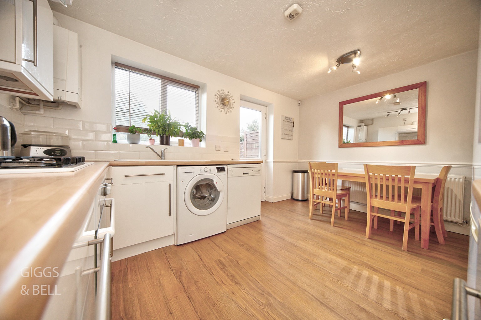 3 bed end of terrace house for sale in Lambourn Drive, Luton  - Property Image 4