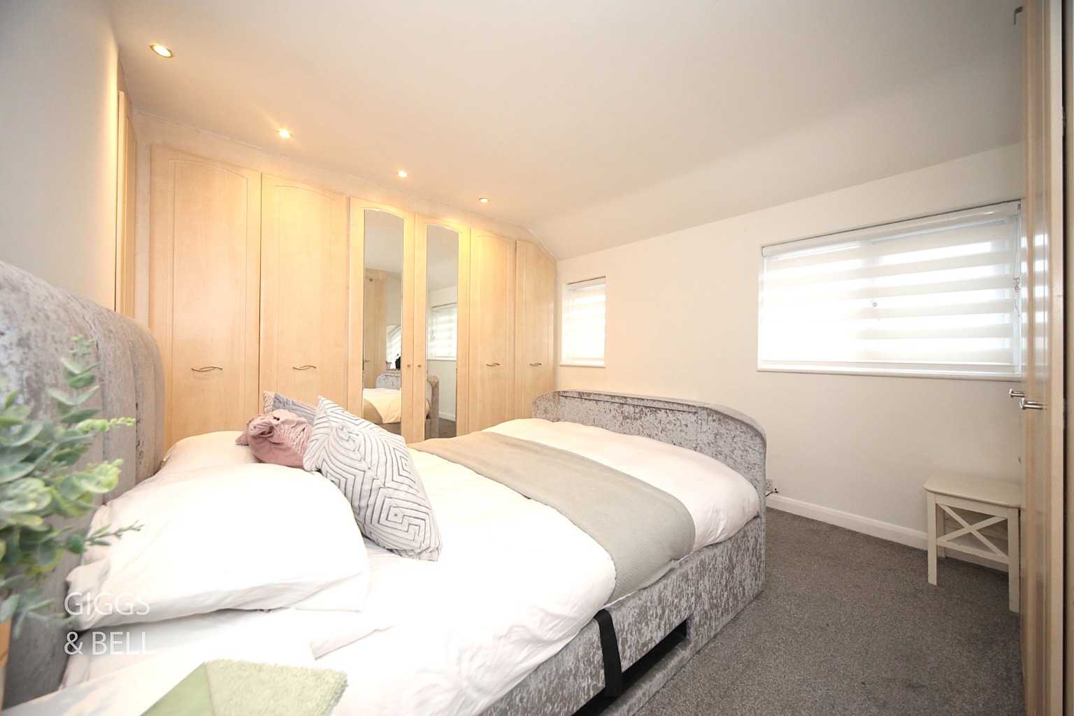 3 bed semi-detached house for sale in Oakwood Drive, Luton 8