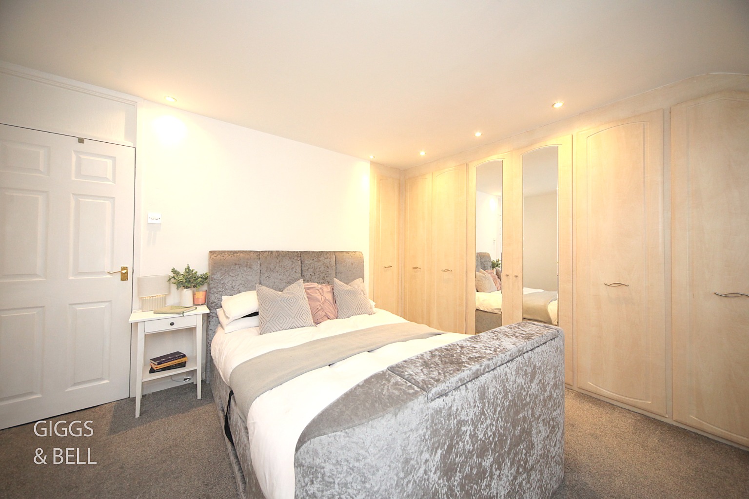 3 bed semi-detached house for sale in Oakwood Drive, Luton  - Property Image 10