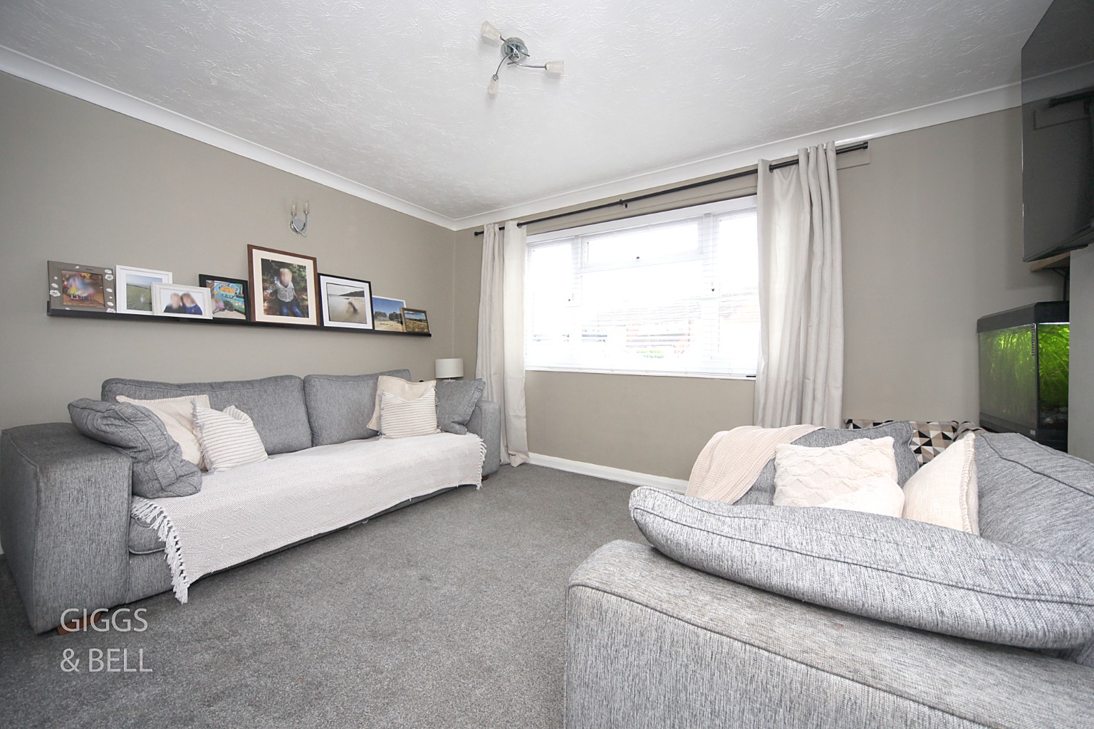 3 bed semi-detached house for sale in Oakwood Drive, Luton 1