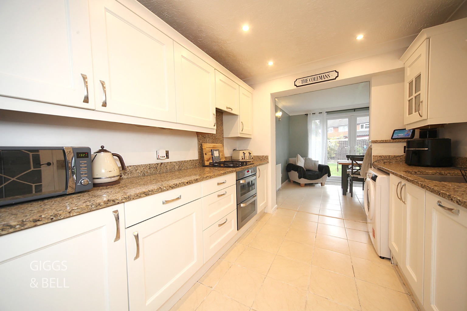 3 bed semi-detached house for sale in Oakwood Drive, Luton  - Property Image 5