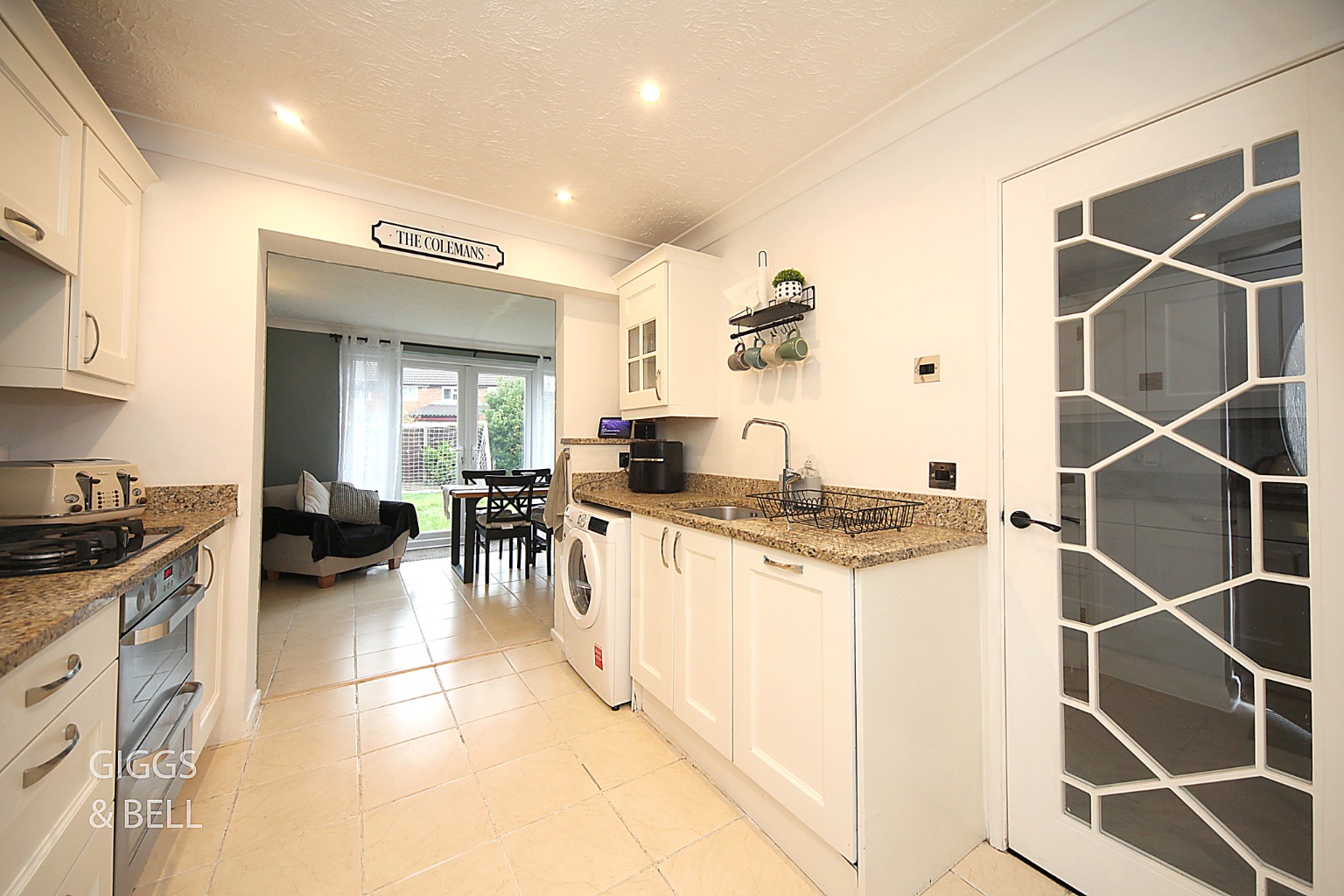 3 bed semi-detached house for sale in Oakwood Drive, Luton  - Property Image 4
