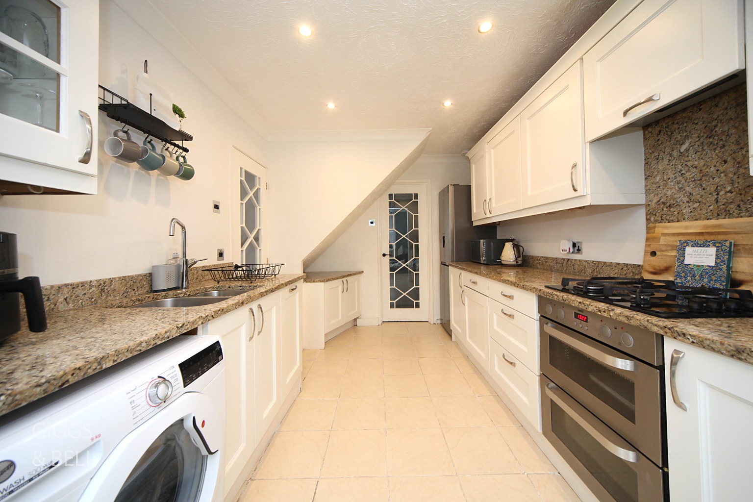 3 bed semi-detached house for sale in Oakwood Drive, Luton 5