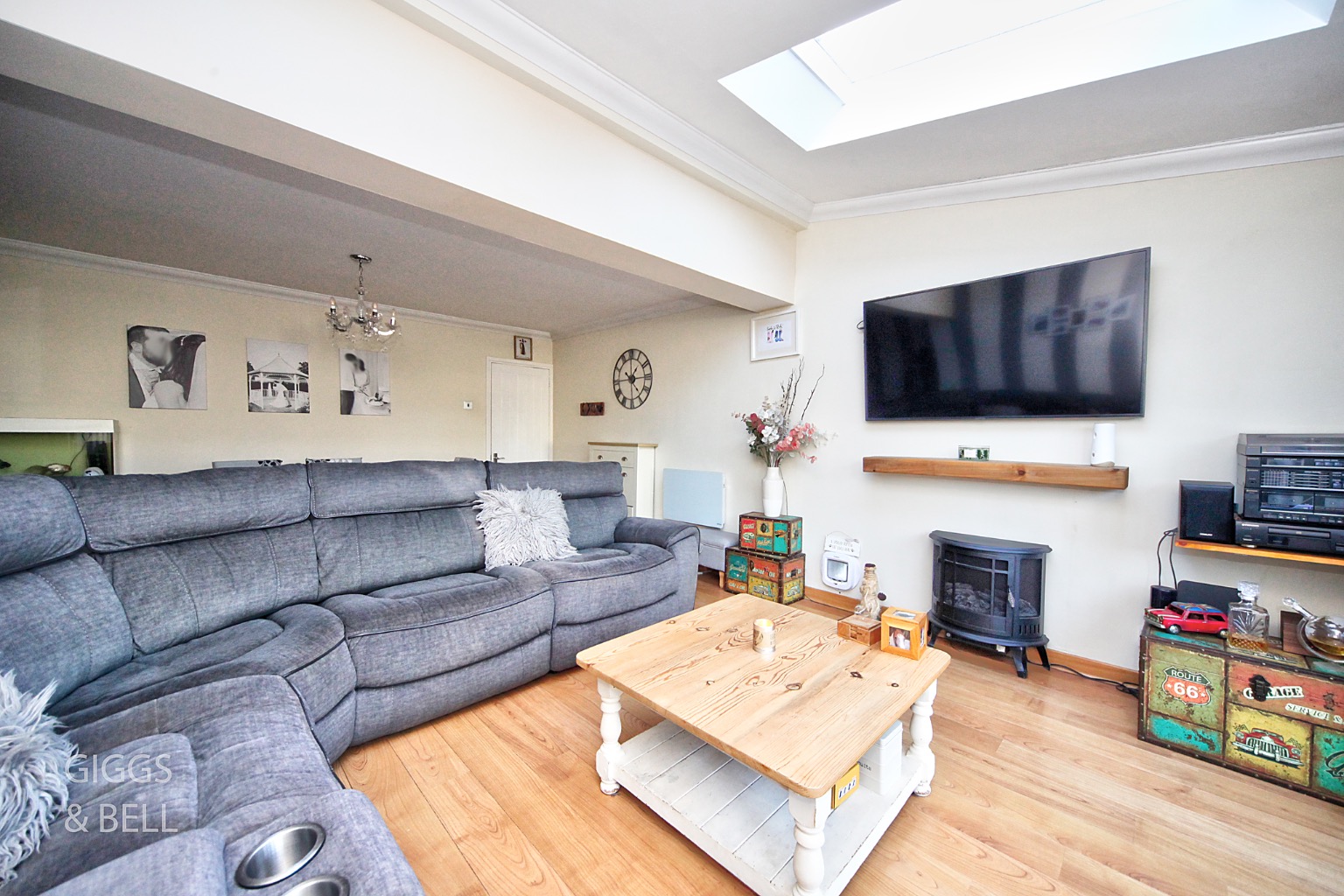 2 bed semi-detached house for sale in Alfriston Close, Luton  - Property Image 4