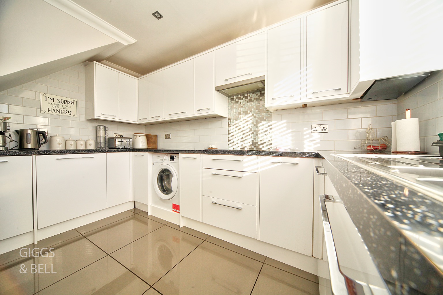 2 bed semi-detached house for sale in Alfriston Close, Luton  - Property Image 9