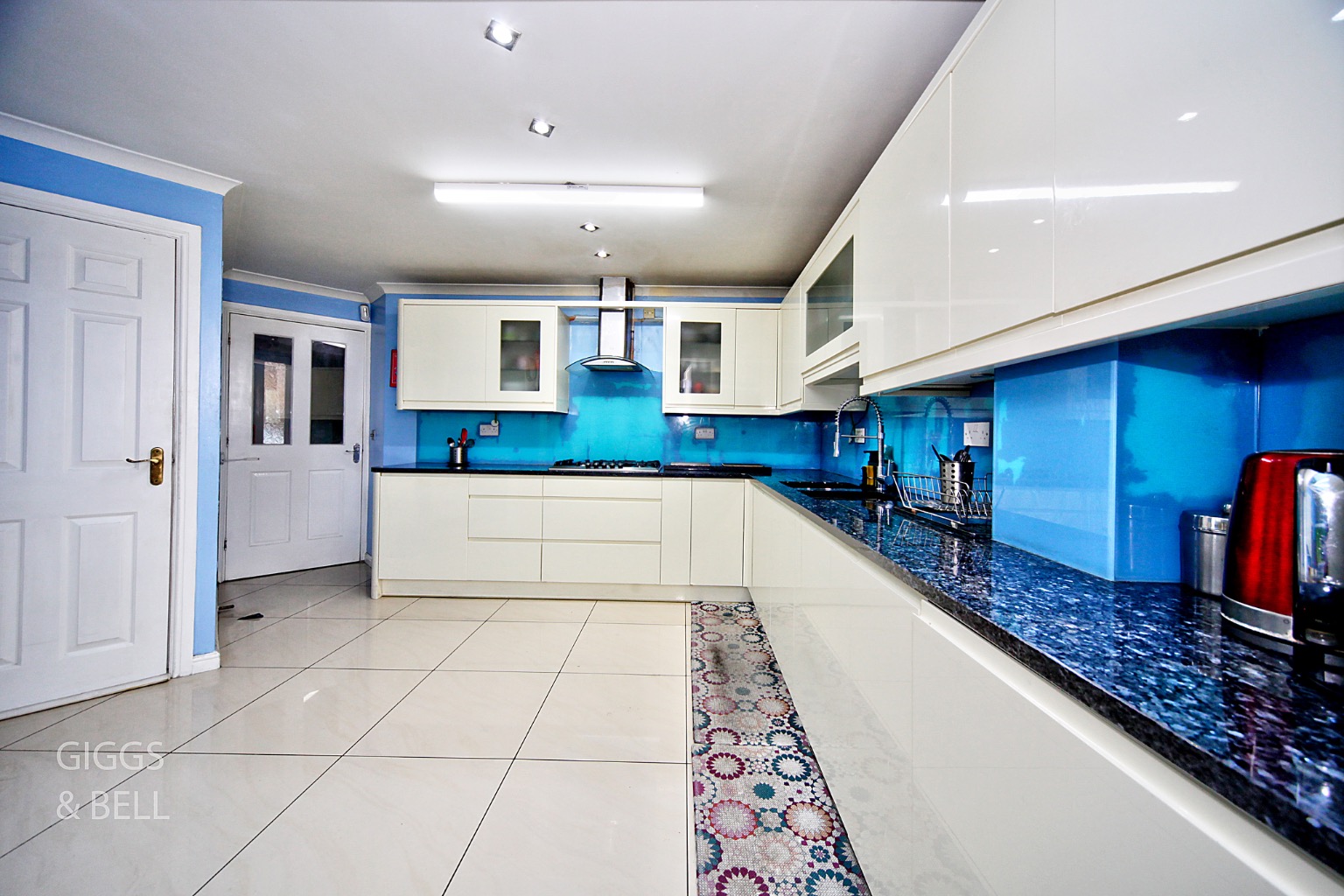 6 bed terraced house for sale in Morgan Close, Luton  - Property Image 6