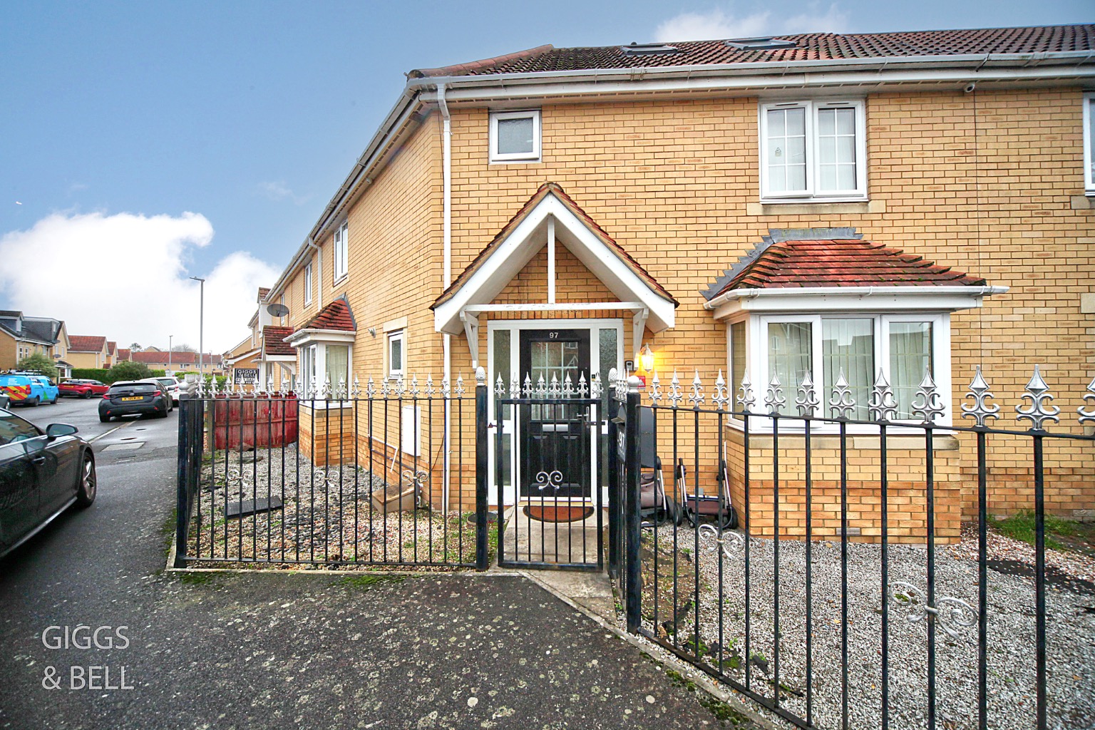 6 bed terraced house for sale in Morgan Close, Luton  - Property Image 1