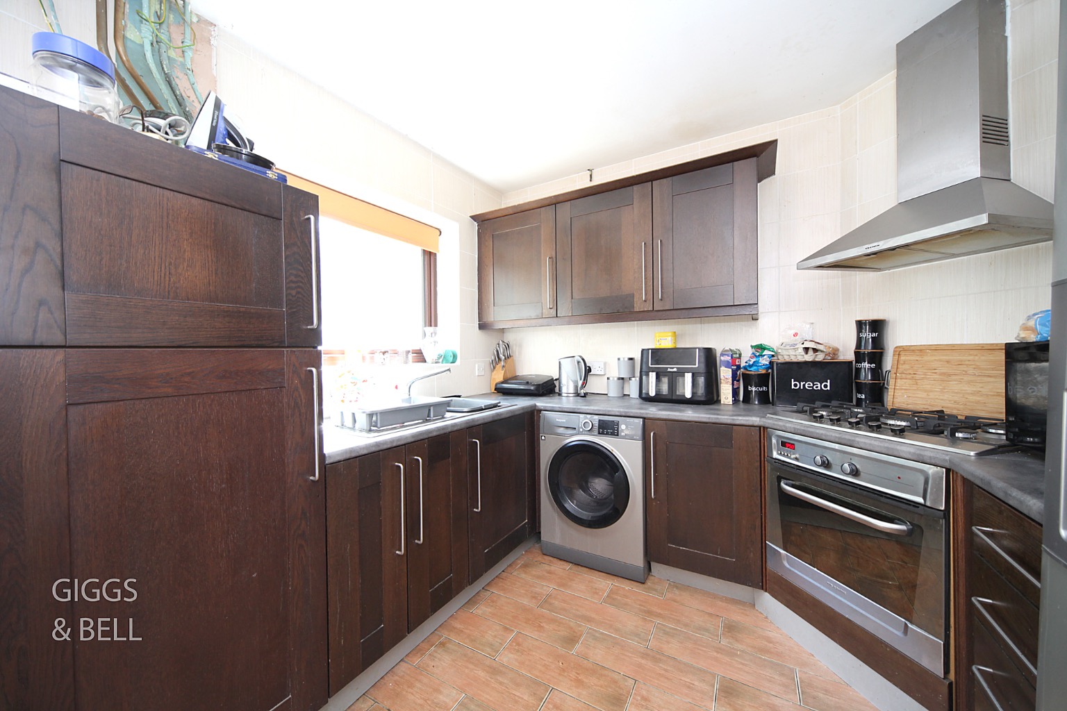 3 bed semi-detached house for sale in Cannon Lane, Luton  - Property Image 4
