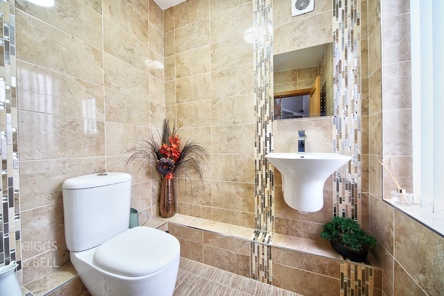 4 bed detached house for sale in Old Bedford Road, Luton 22