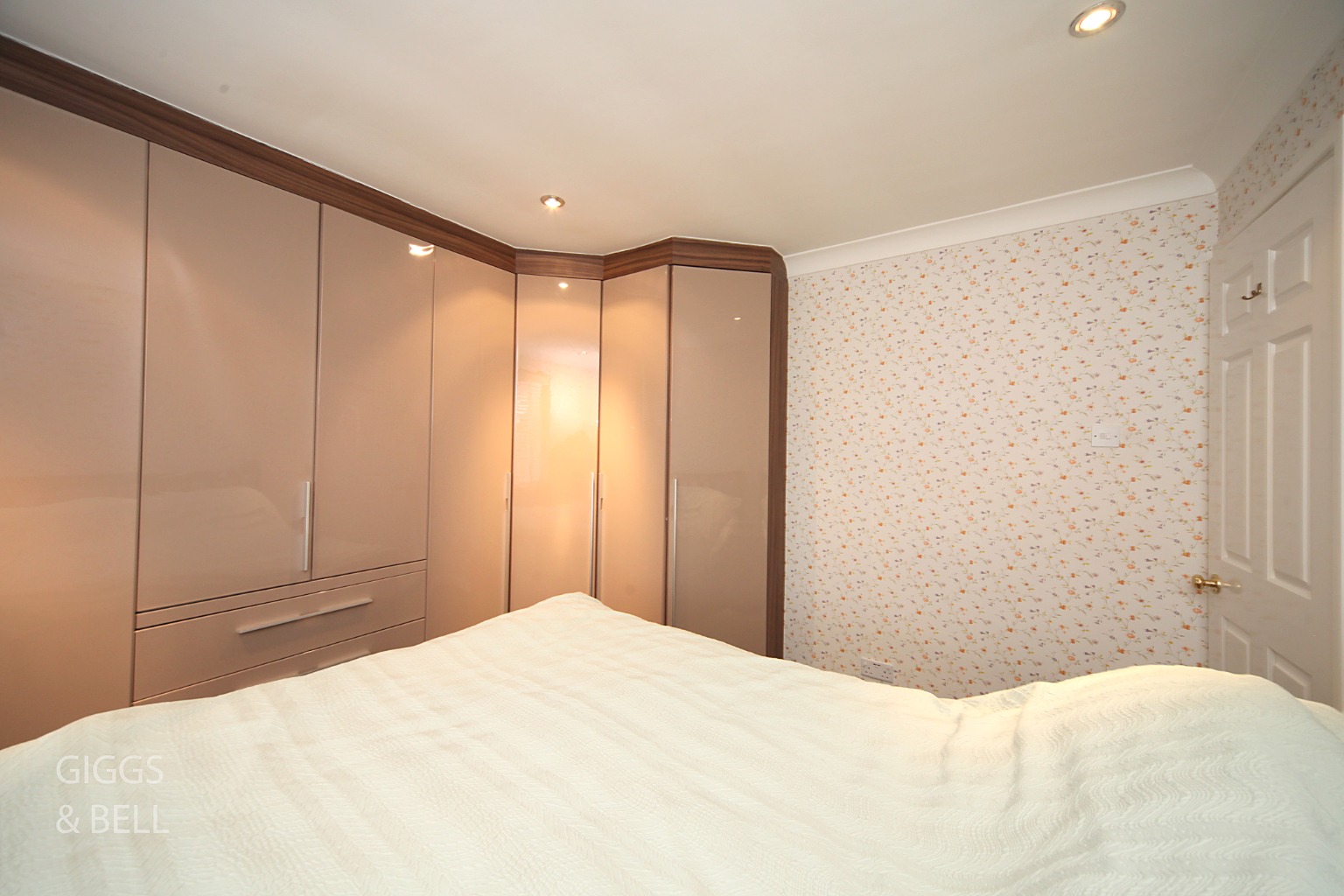 3 bed semi-detached house for sale in Englefield, Luton 13