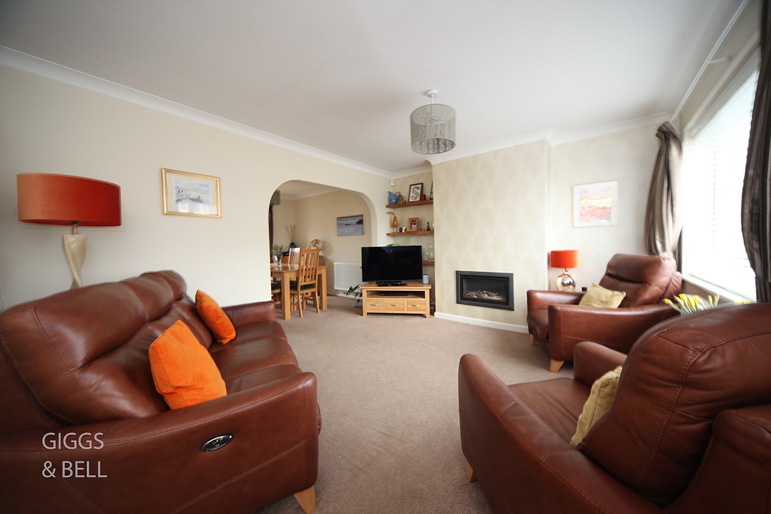 3 bed semi-detached house for sale in Englefield, Luton 2