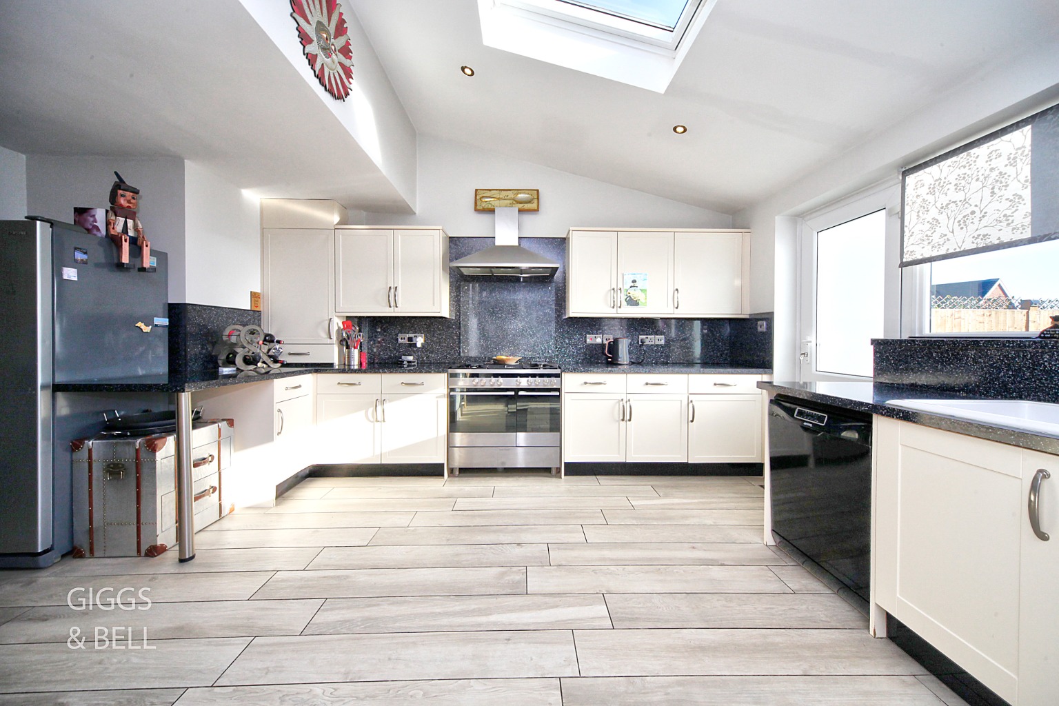 3 bed semi-detached house for sale in Weltmore Road, Luton 7