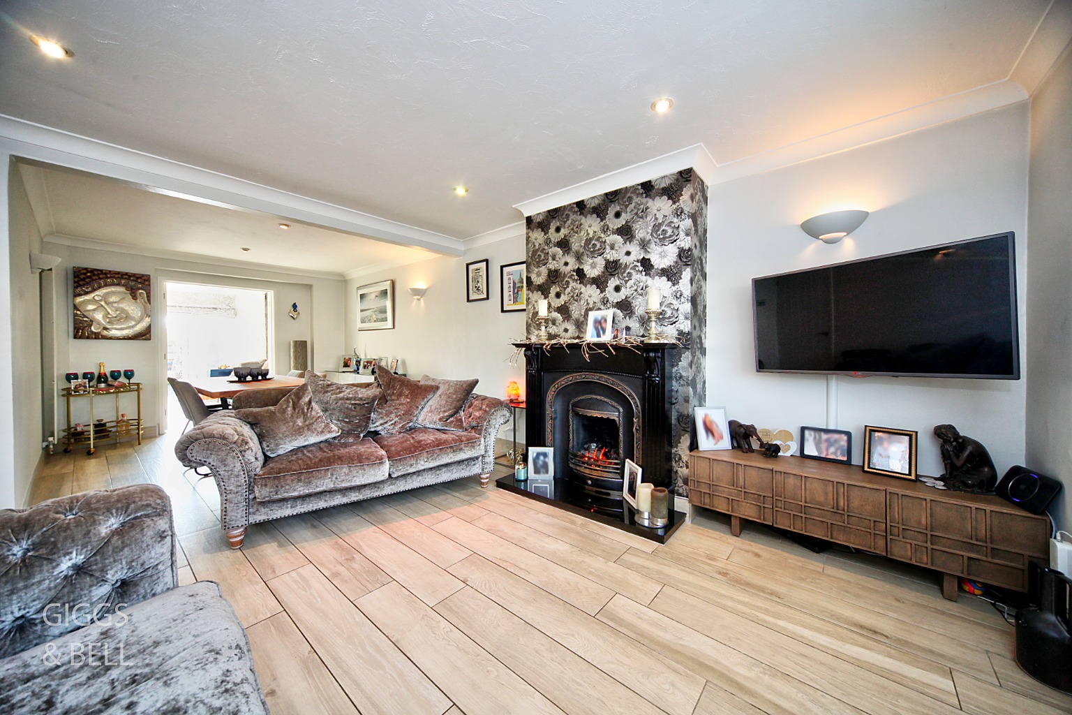 3 bed semi-detached house for sale in Weltmore Road, Luton 2