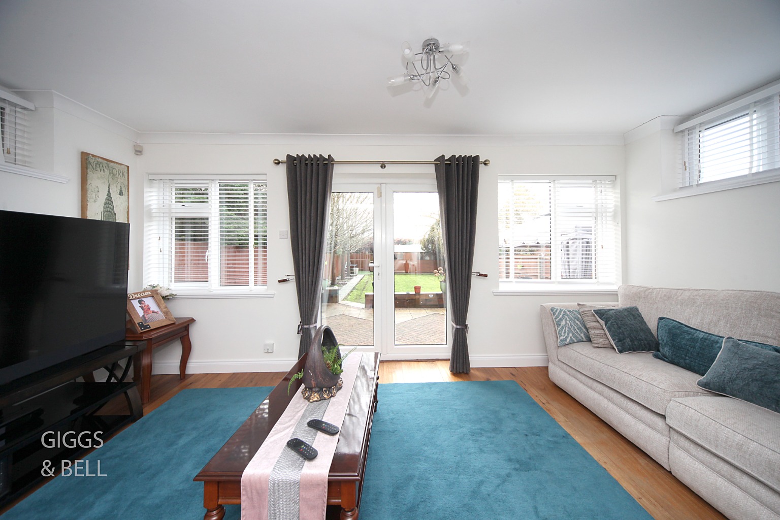 4 bed detached house for sale in Fairford Avenue, Luton 3