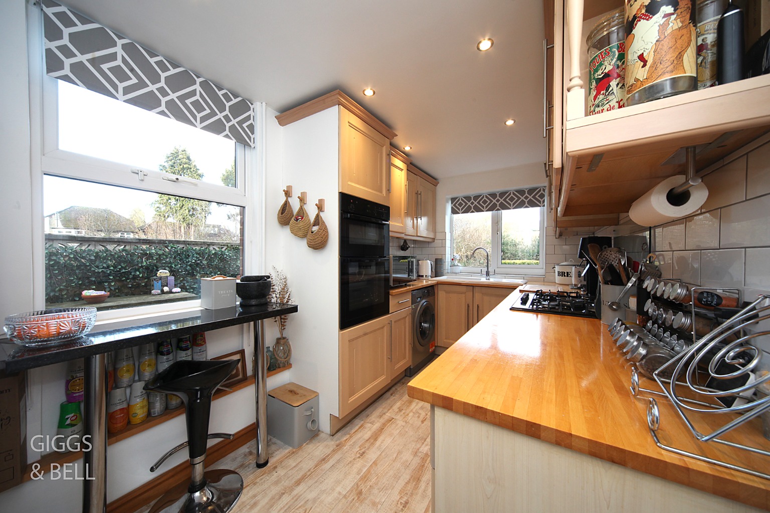 3 bed semi-detached house for sale in Park Street, Luton 3