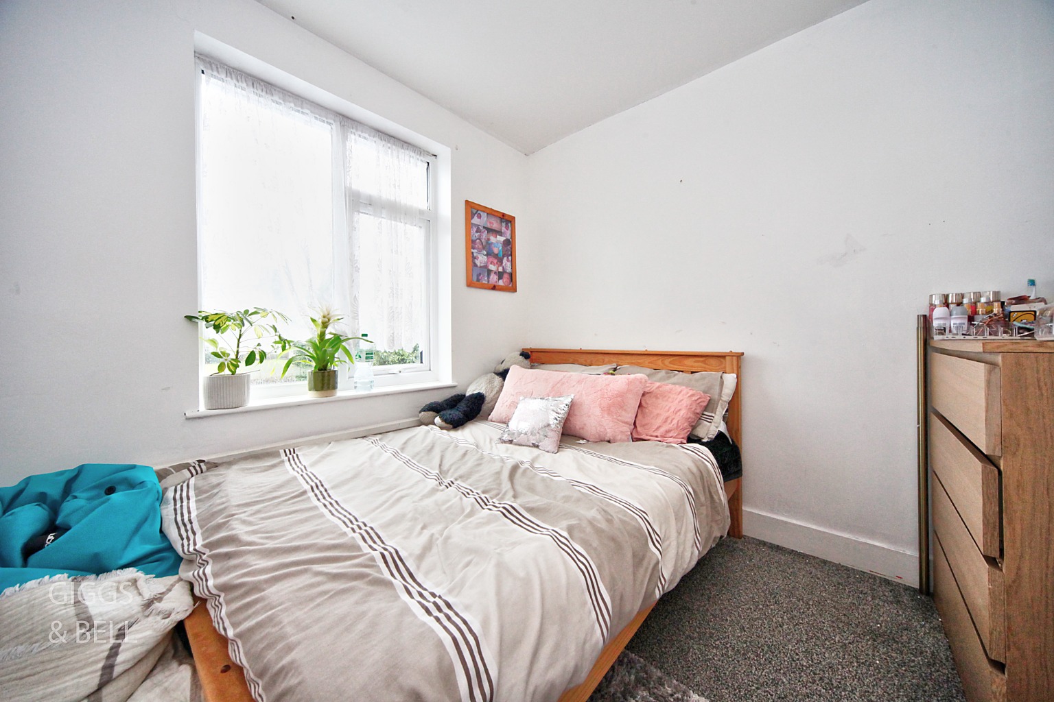 3 bed terraced house for sale in Gardenia Avenue, Luton 10