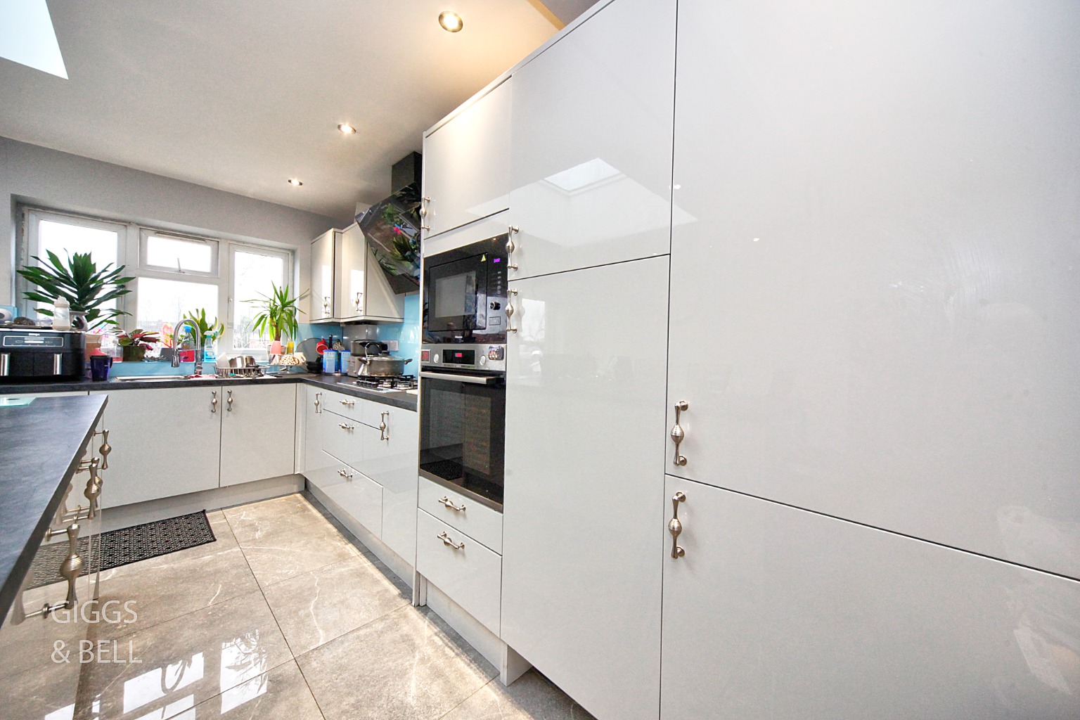 3 bed terraced house for sale in Gardenia Avenue, Luton 7