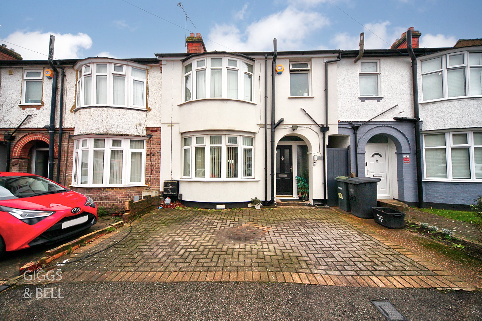 3 bed terraced house for sale in Gardenia Avenue, Luton - Property Image 1