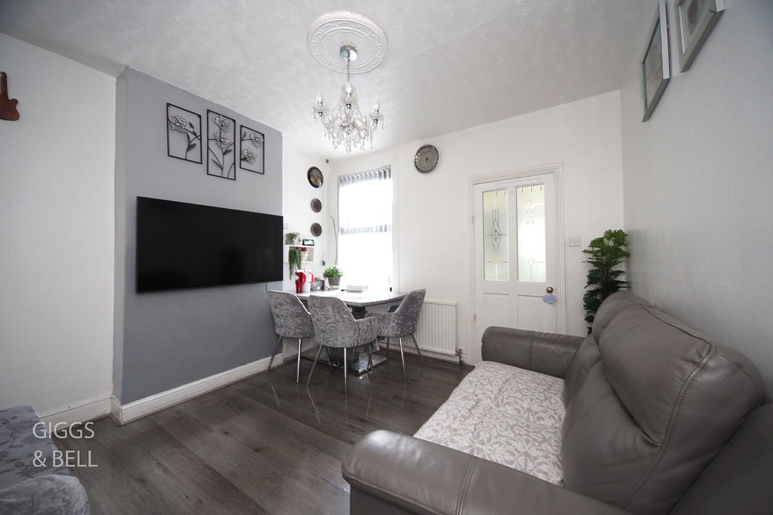 3 bed terraced house for sale in Newcombe Road, Luton 2
