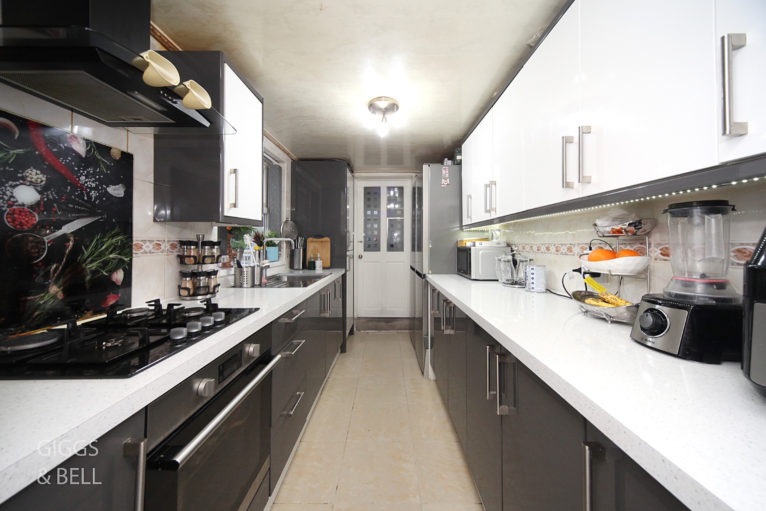 3 bed terraced house for sale in Newcombe Road, Luton  - Property Image 5