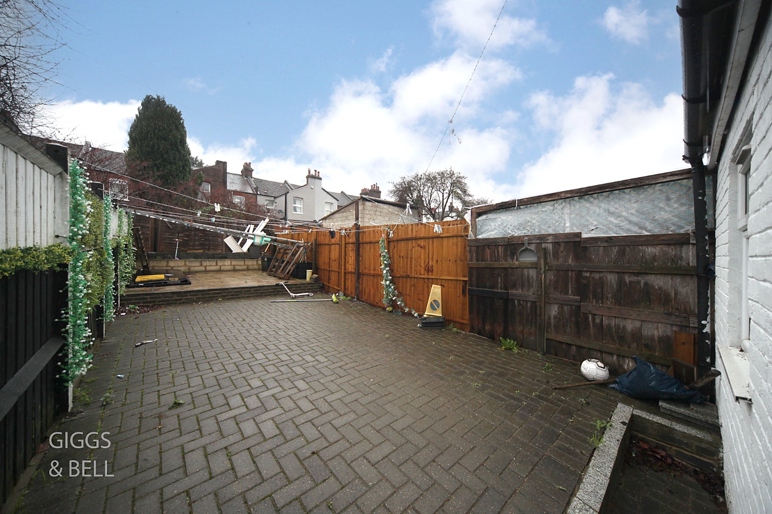 3 bed terraced house for sale in Newcombe Road, Luton 12