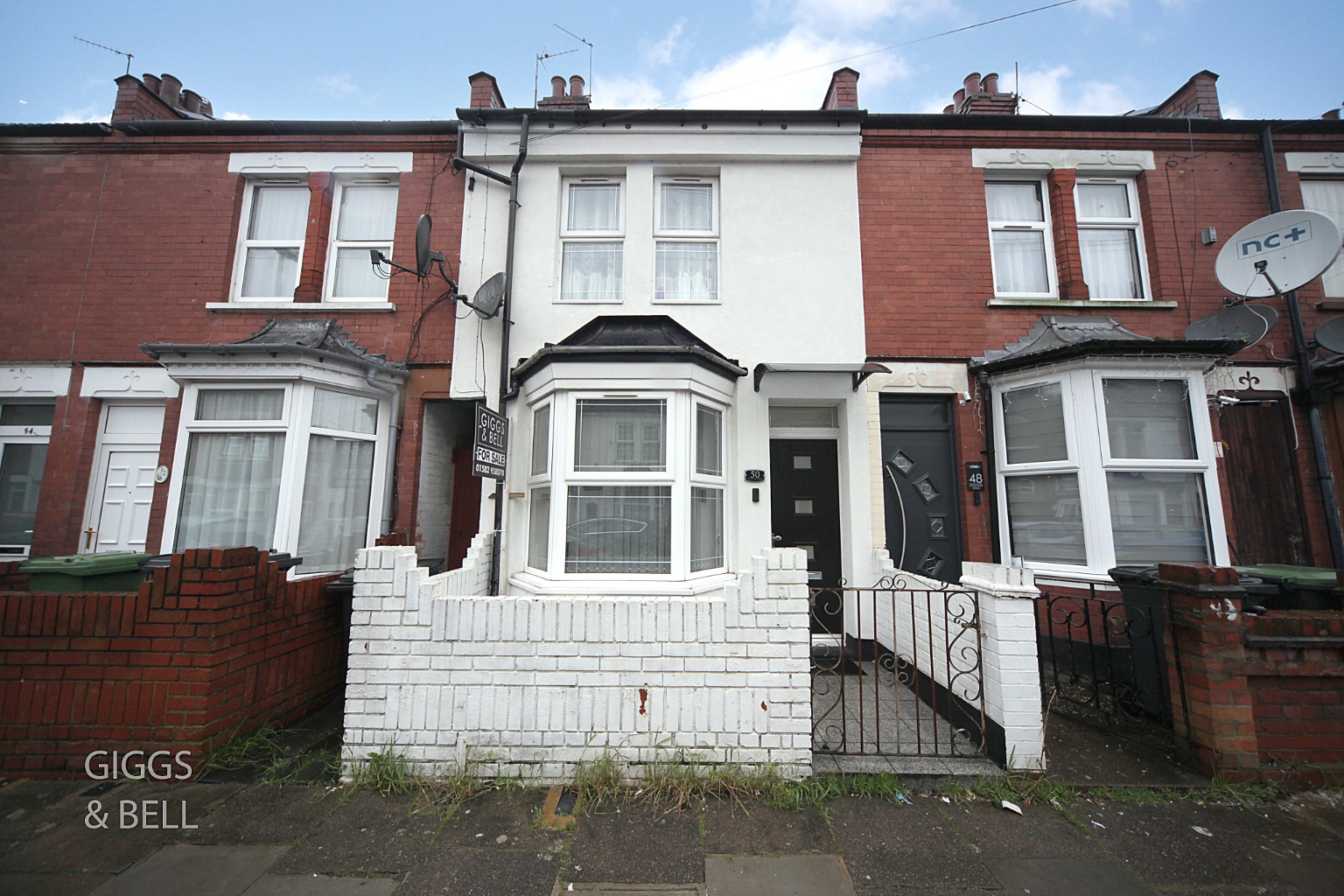 3 bed terraced house for sale in Newcombe Road, Luton, LU1 