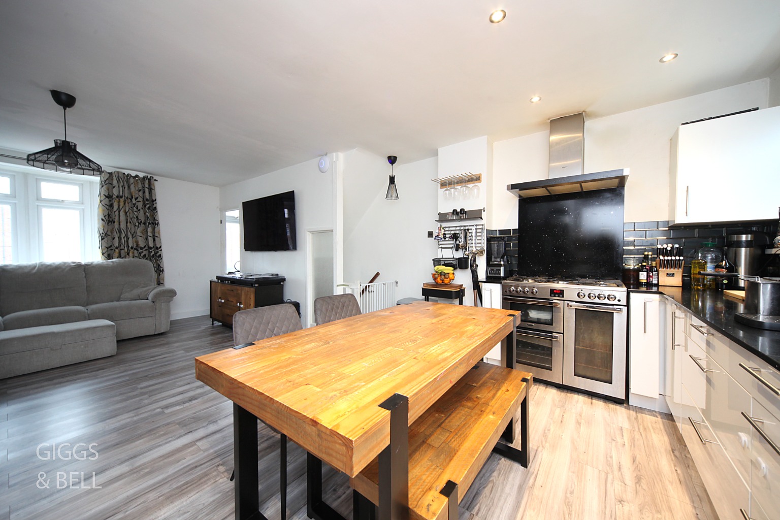 3 bed terraced house for sale in Tenby Drive, Luton 7