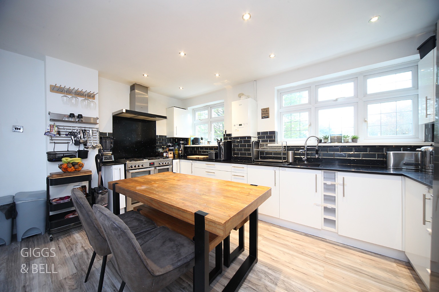 3 bed terraced house for sale in Tenby Drive, Luton  - Property Image 7