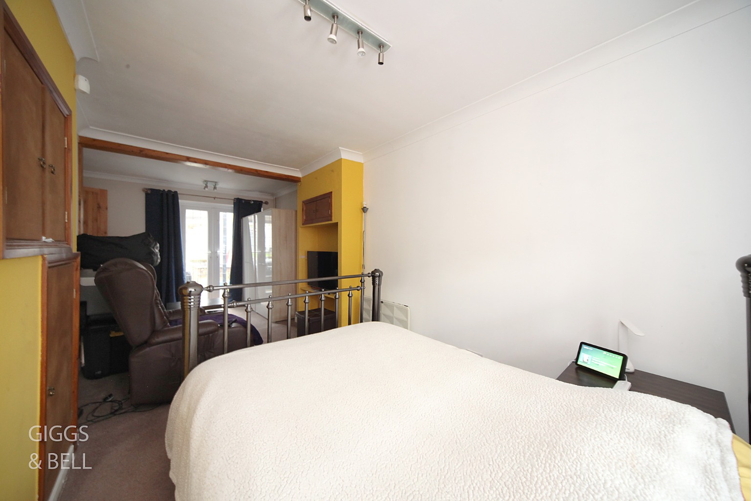 3 bed terraced house for sale in Tenby Drive, Luton 9